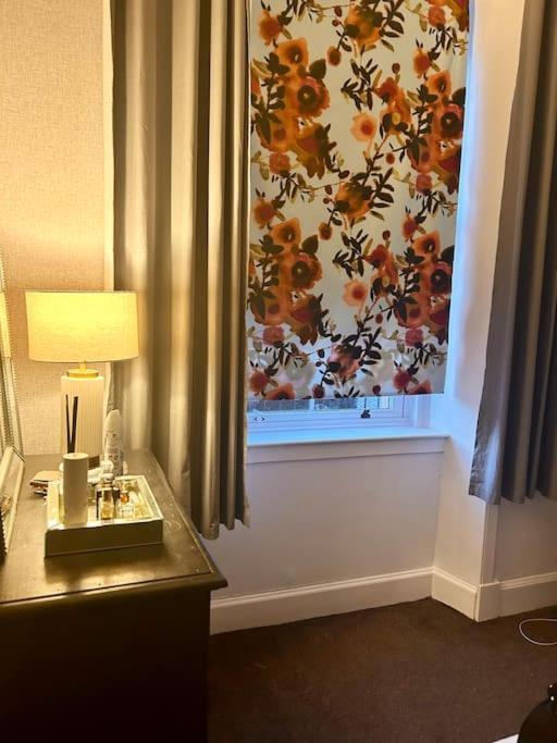 Large 2 Bedroom, Ground Floor Flat, Close To City Edimburgo Exterior foto