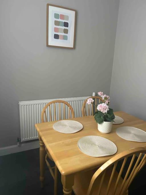 Large 2 Bedroom, Ground Floor Flat, Close To City Edimburgo Exterior foto